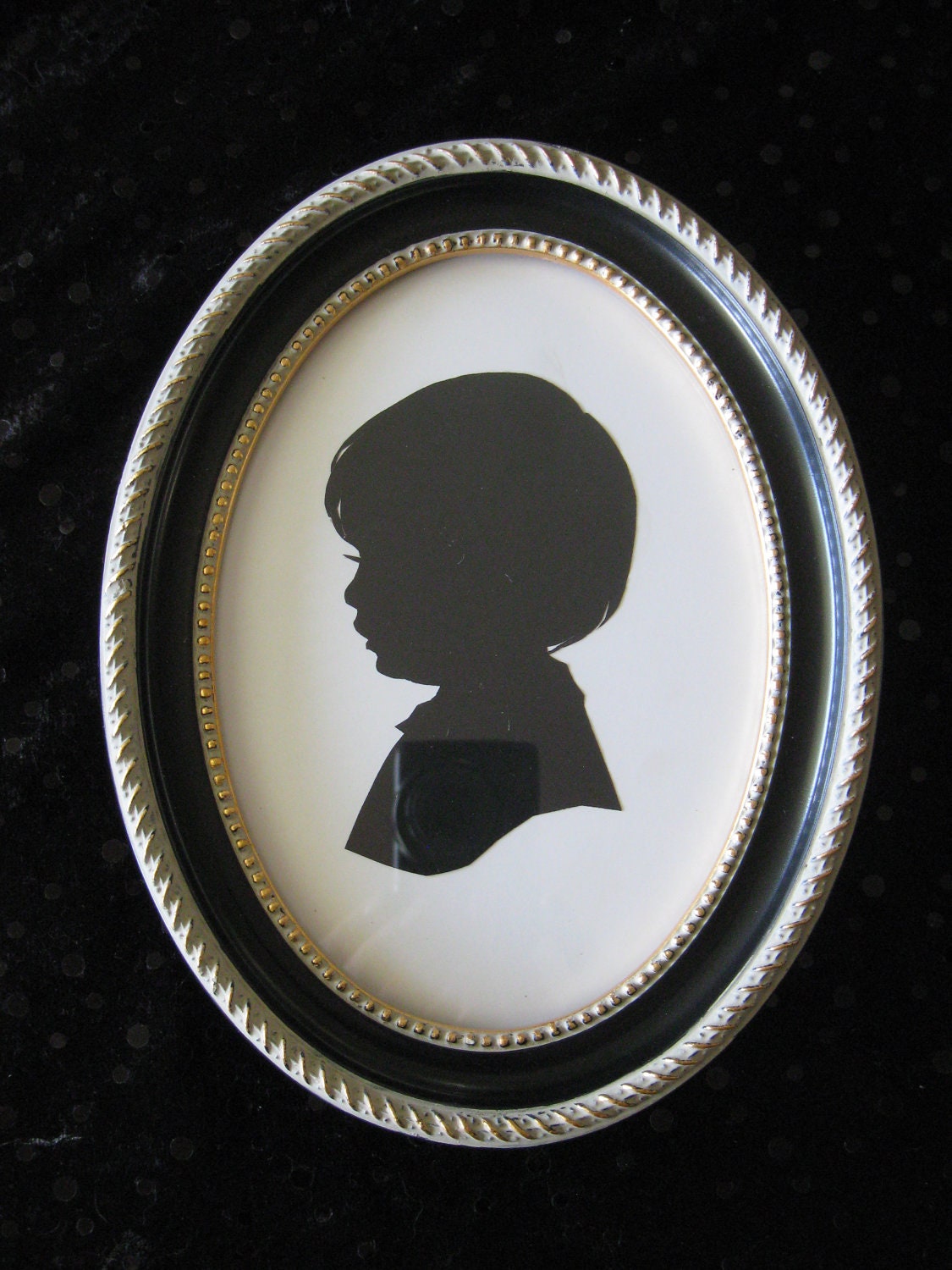 5x7 inch Black with Beaded Edge Oval Wood Frame for Silhouettes