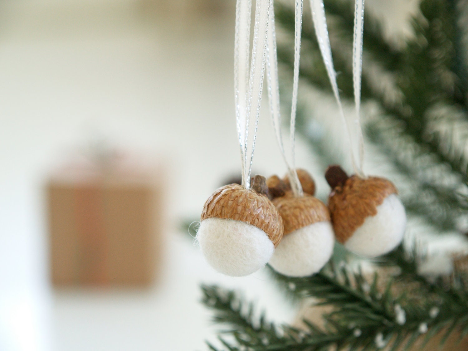 Acorn Ornament Kit Felted Wool Decoration DIY craft handmade for your Christmas Tree, snow white, natural materials gift