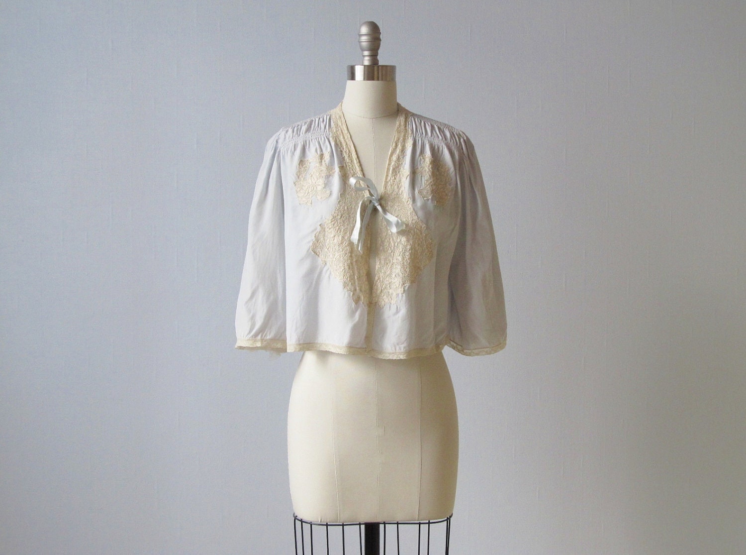vintage Bed Jacket / 1940s Bed Jacket / 40s Lingerie / Powder Blue