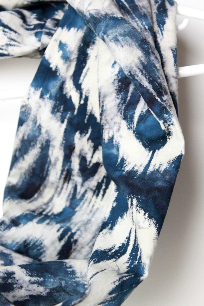 Tribal Ikat Infinity Scarf.  Circle Cowl Scarf. Navy Blue and White Scarf.  Batik Print. Lightweight Cotton. Autumn Fashion.