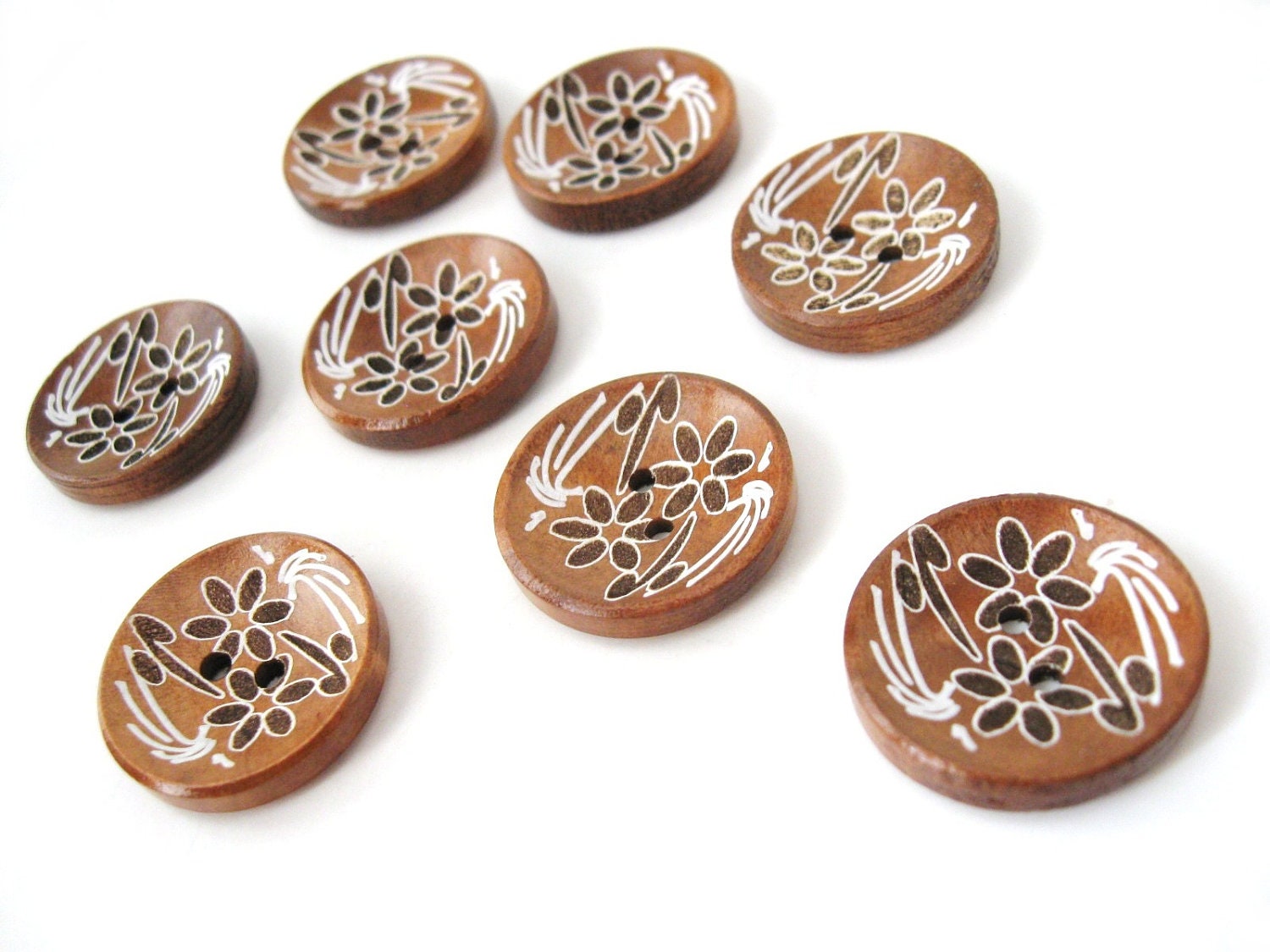6 brown wooden button - white flowers pattern 23mm  (BB120F)