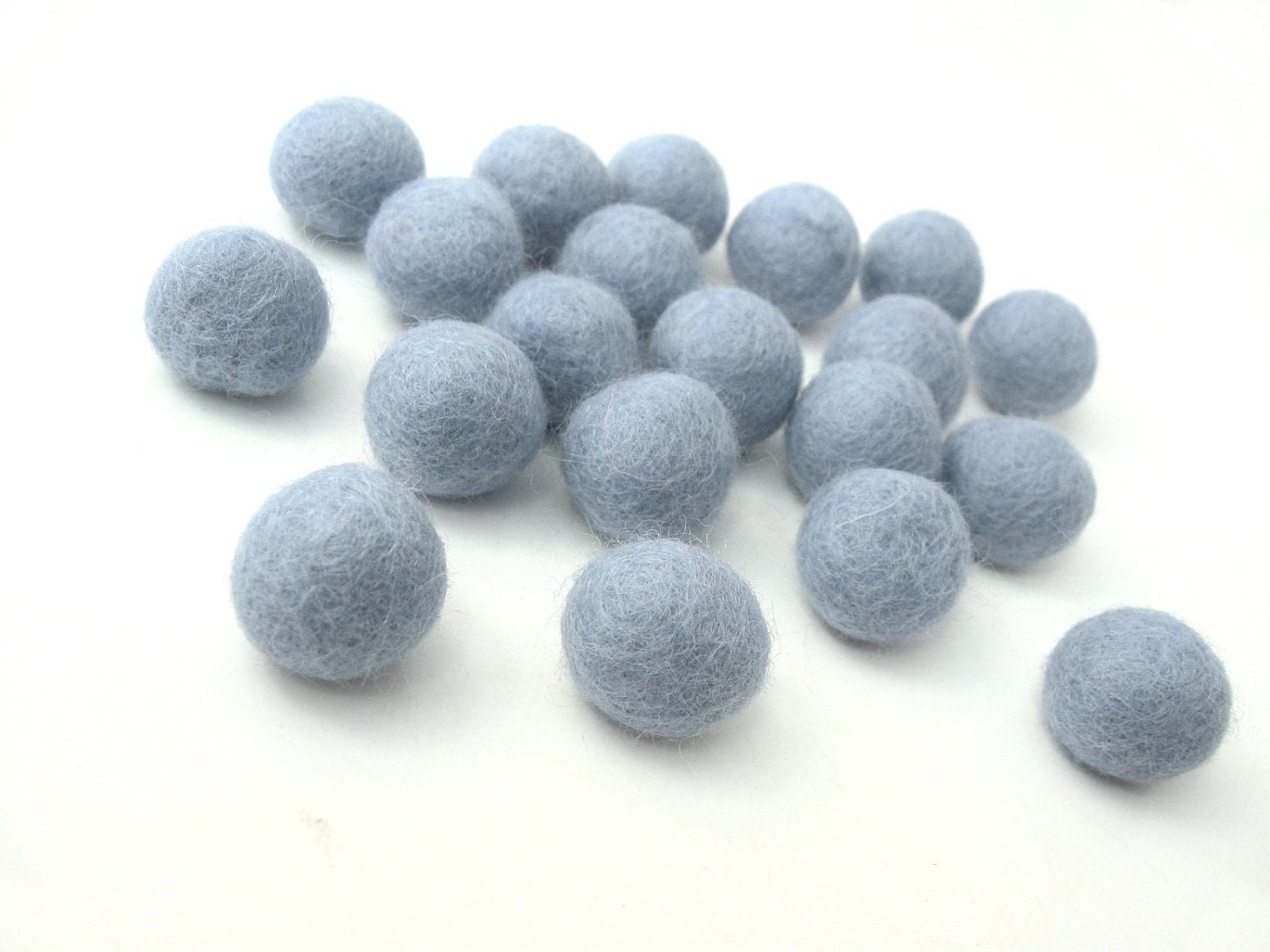 Felt Balls Blue - 20 Pure Wool Beads 20mm - Light Blue Shade - Flat rate shipping  (W209)