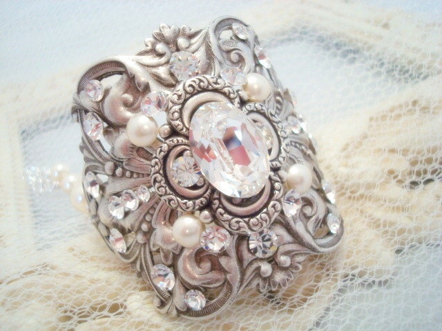 Bridal cuff bracelet, vintage style bracelet, wedding bracelet with Swarovski crystals and Swarovski pearls, wedding jewelry