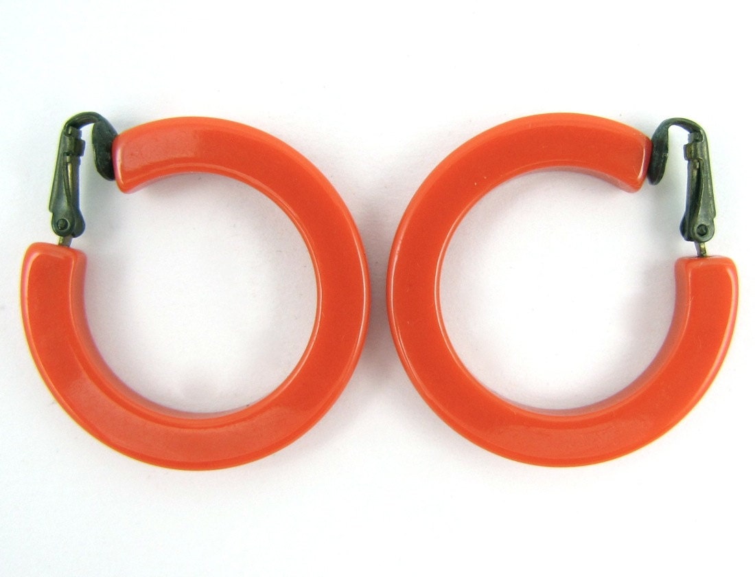 Orange Crush - Vintage 1940s Orange Bakelite Hoop Earrings, Chunky Clip-Ons with Squared Edges