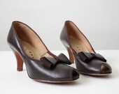 vintage 1940's bow pumps