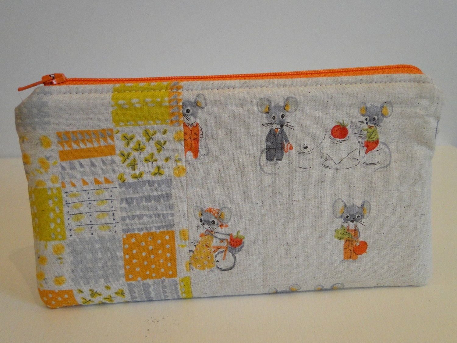 Free shipping - Medium Zipper Pouch - Country Mice on natural - Nursery Versery by Heather Ross for Kokka