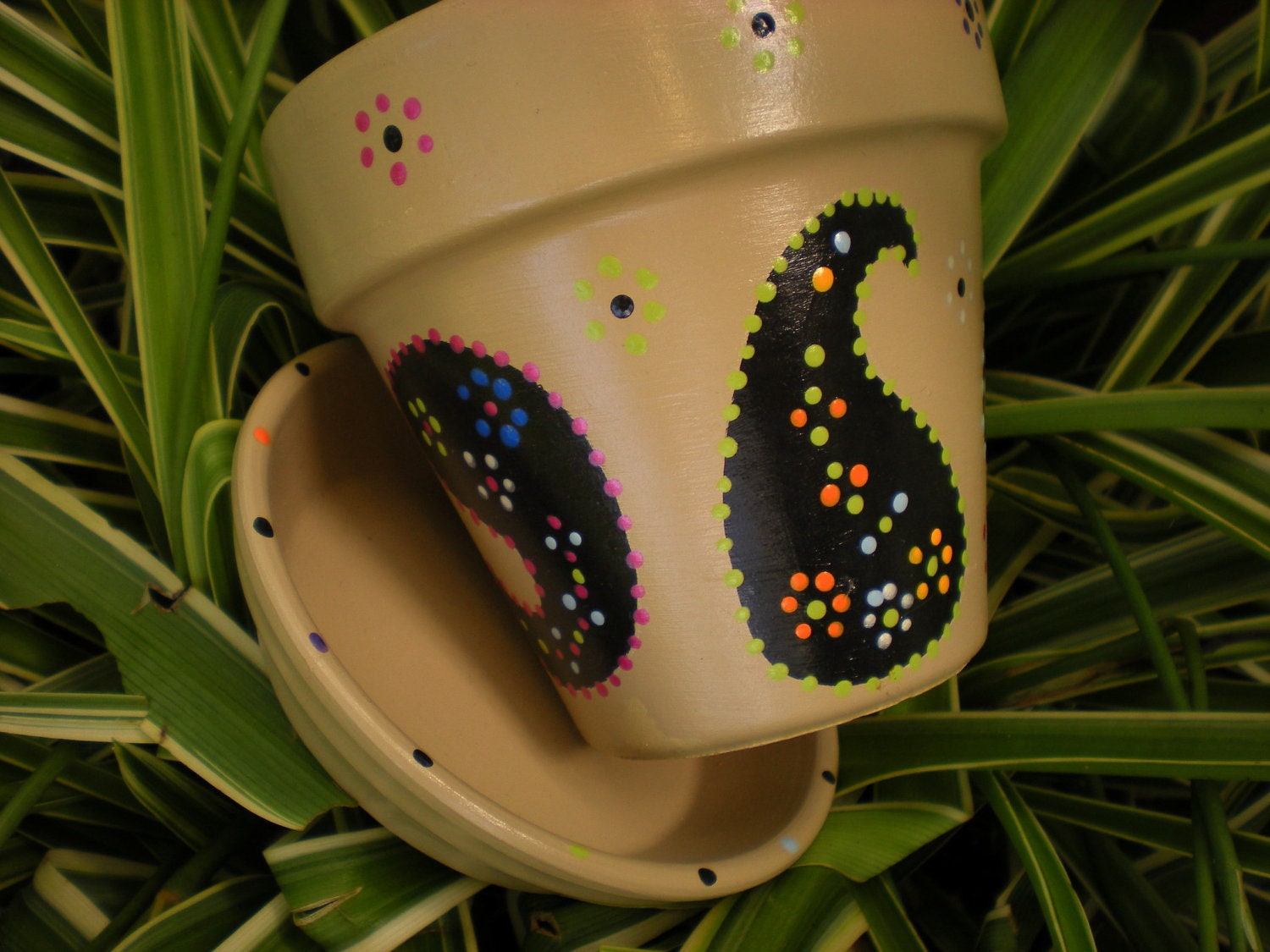 Paisley Hand Painted Flower Pot - Black and Sand
