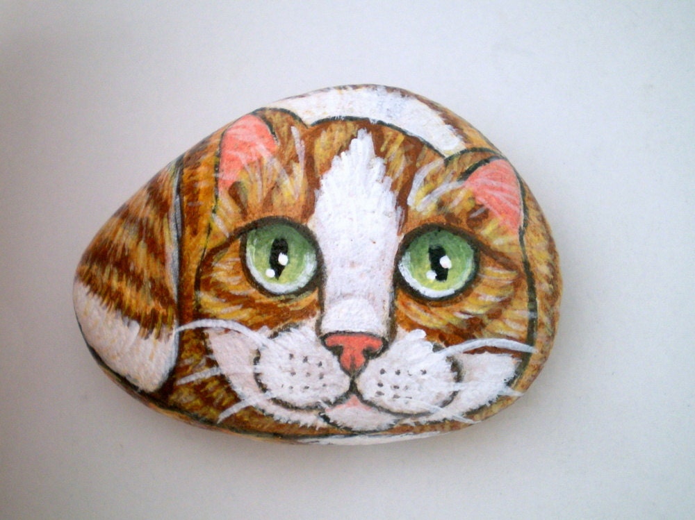 Yellow Ginger  Cat  Painted Pet Rock,  for pet lovers cat lovers, stone art, paper weight, collectibles