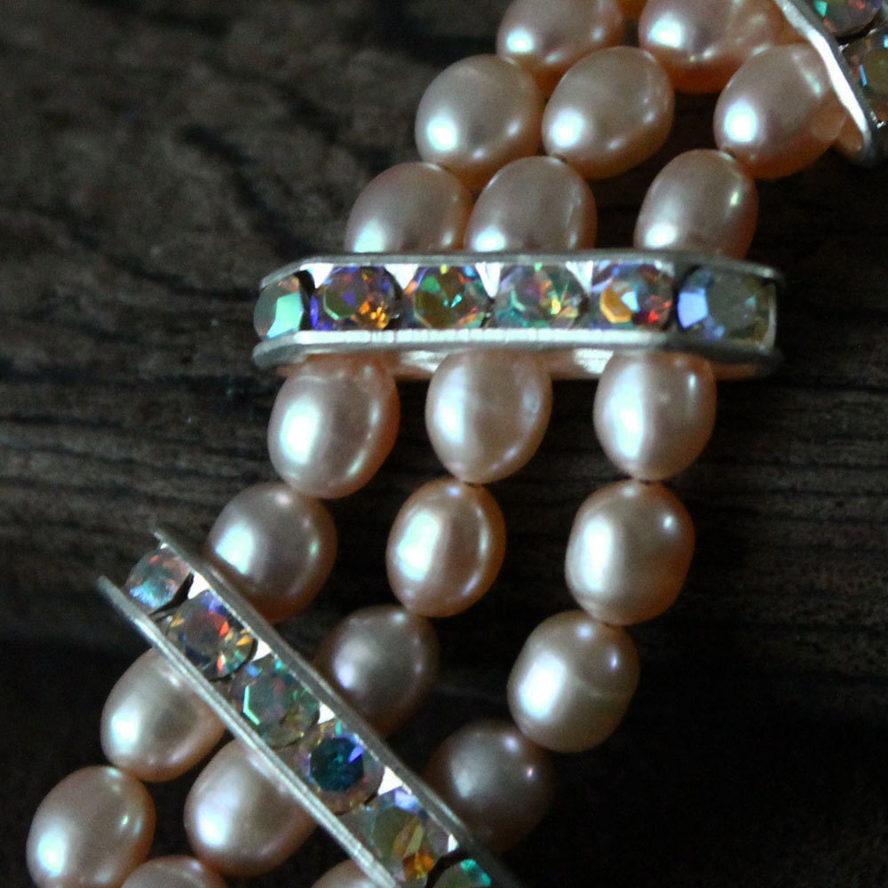 Bracelet Peach Pearls & Crystal: "Peaches and Cream"