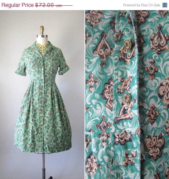 20% off SALE Vintage 1950s Dress // 50s Novelty Print Shirtwaist Dress // Fleur de Lis
