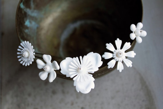White flower hairpins - vintage inspired white and pearl flower hairpins - bridal wedding bridesmaid - snowflake