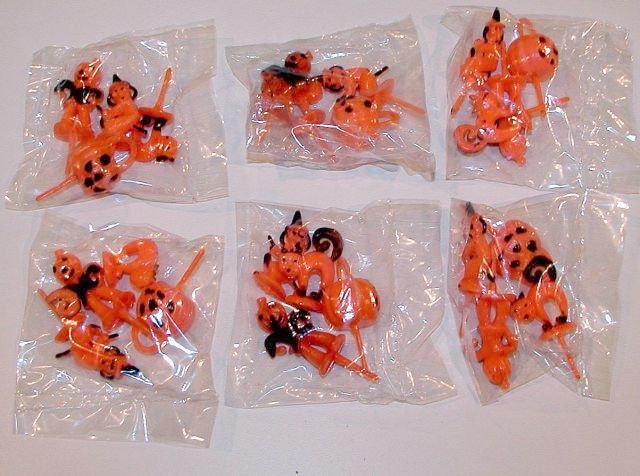 Vintage Lot Of 24 Plastic Halloween Cupcake / Cake Picks / Toppers  /  Made in Hong Kong