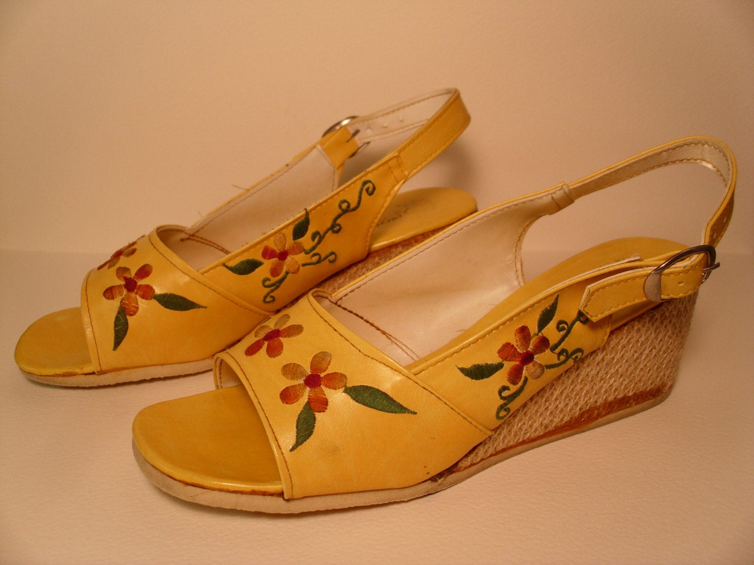 Vintage Yellow Sandals w/Embroidered Flowers & Jute Heels  Size 7 - 7 1/2