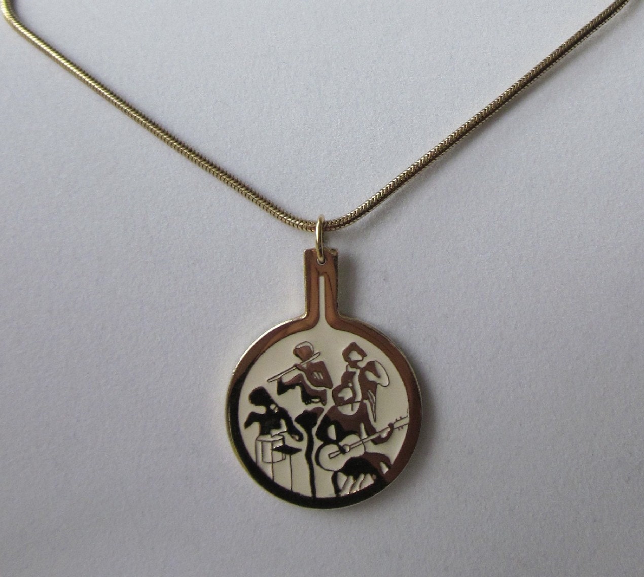 De Passille-Sylvestre Enamel Pendant - Vintage