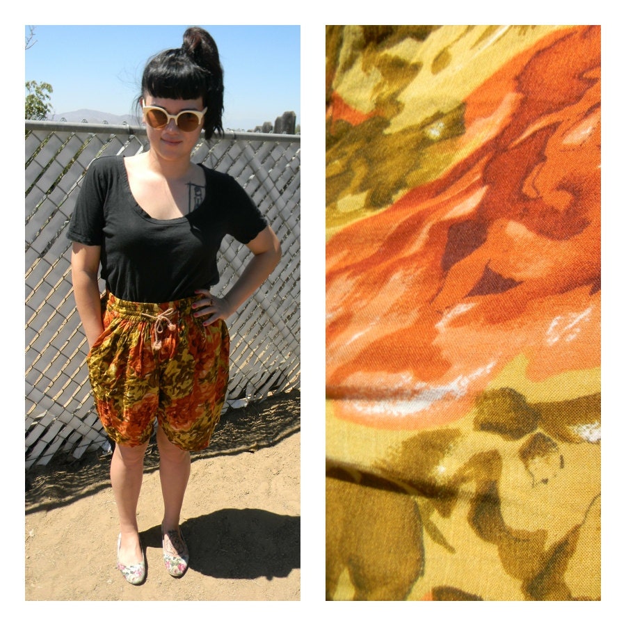 90s // FLORAL HIGHWAIST SHORTS