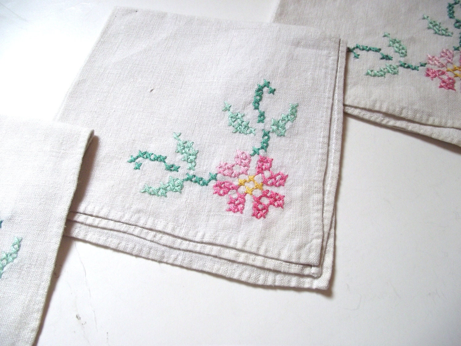 Set of 4 Vintage Cloth Napkins with Cross Stitch Flower Design in Pink and Green