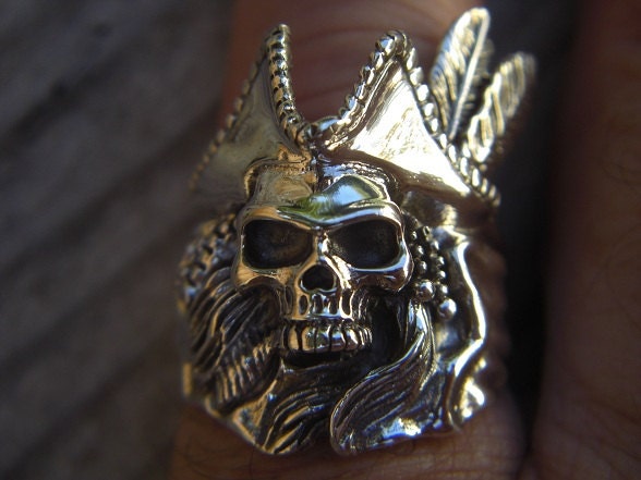 Pirate skull ring in sterling silver