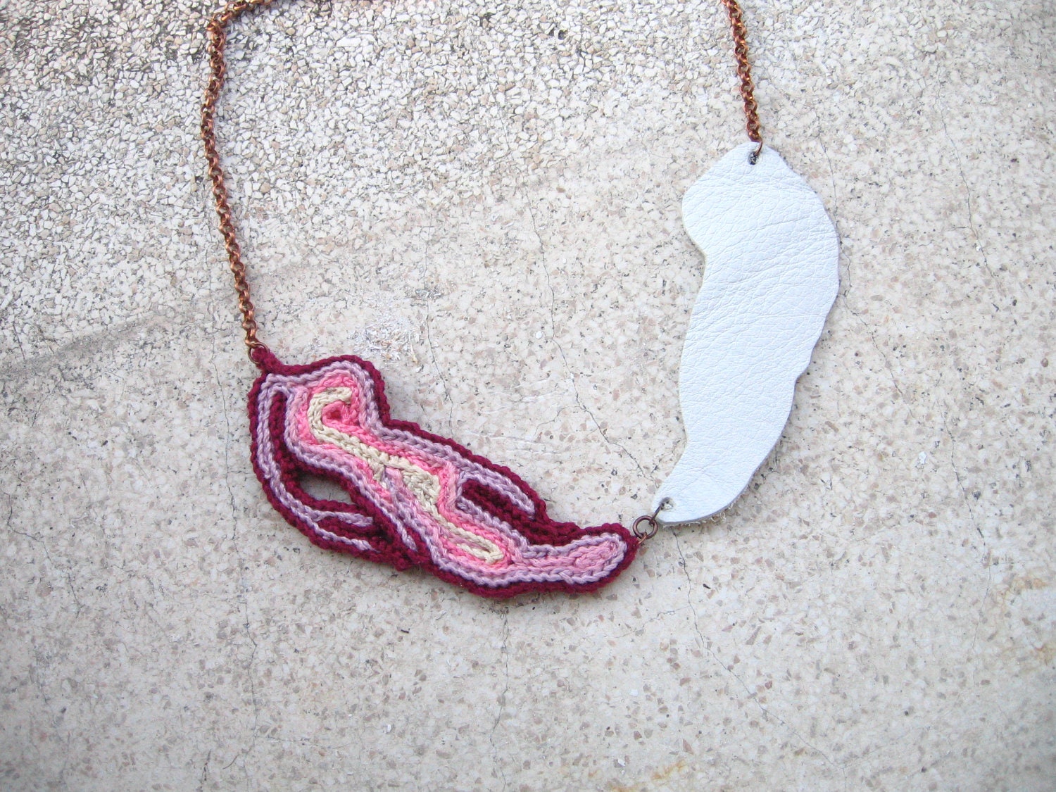 Crochet necklace - 'In half'