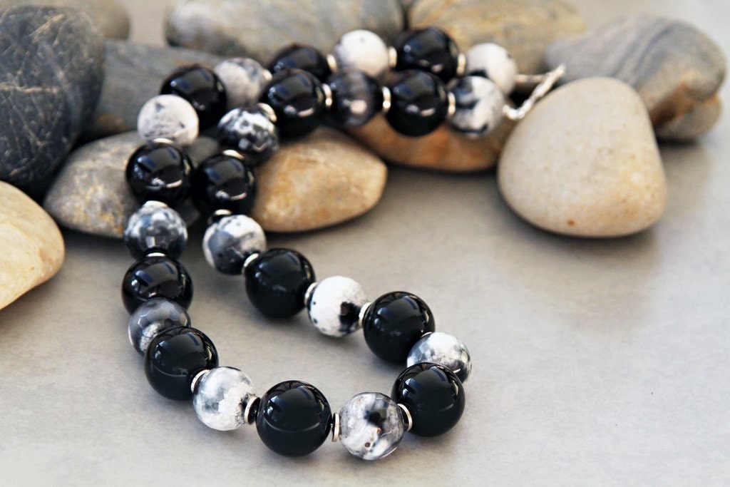 Shades of Grey - Faceted Grey Crackle Agate and Black Agate Bead Necklace