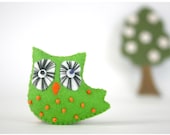 light green owl felt pin / owl brooch