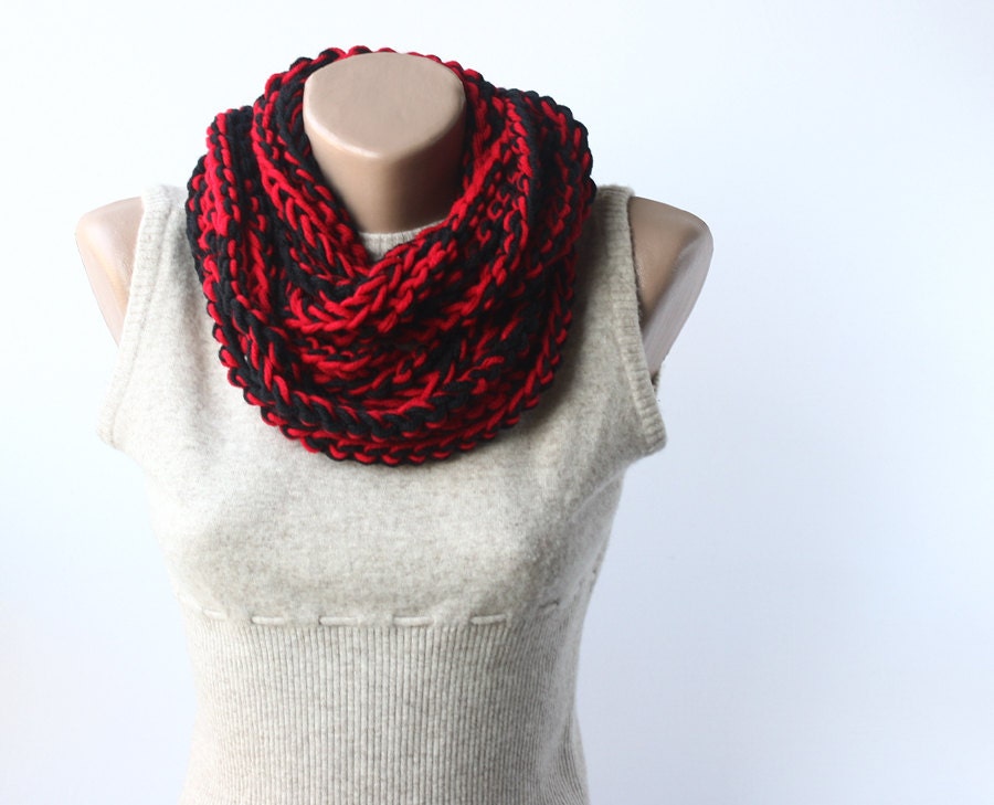 Infinity scarf circle cowl loop necklace black dark venetian red vegan crochet chain fall fashion