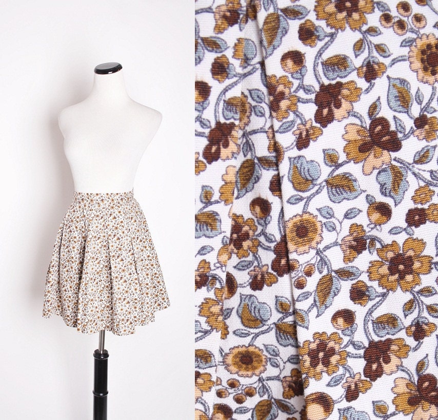 Vintage 1960s Autumn Tone Fall Mini Circle Cotton Skirt with Floral Acorn Pattern 0367