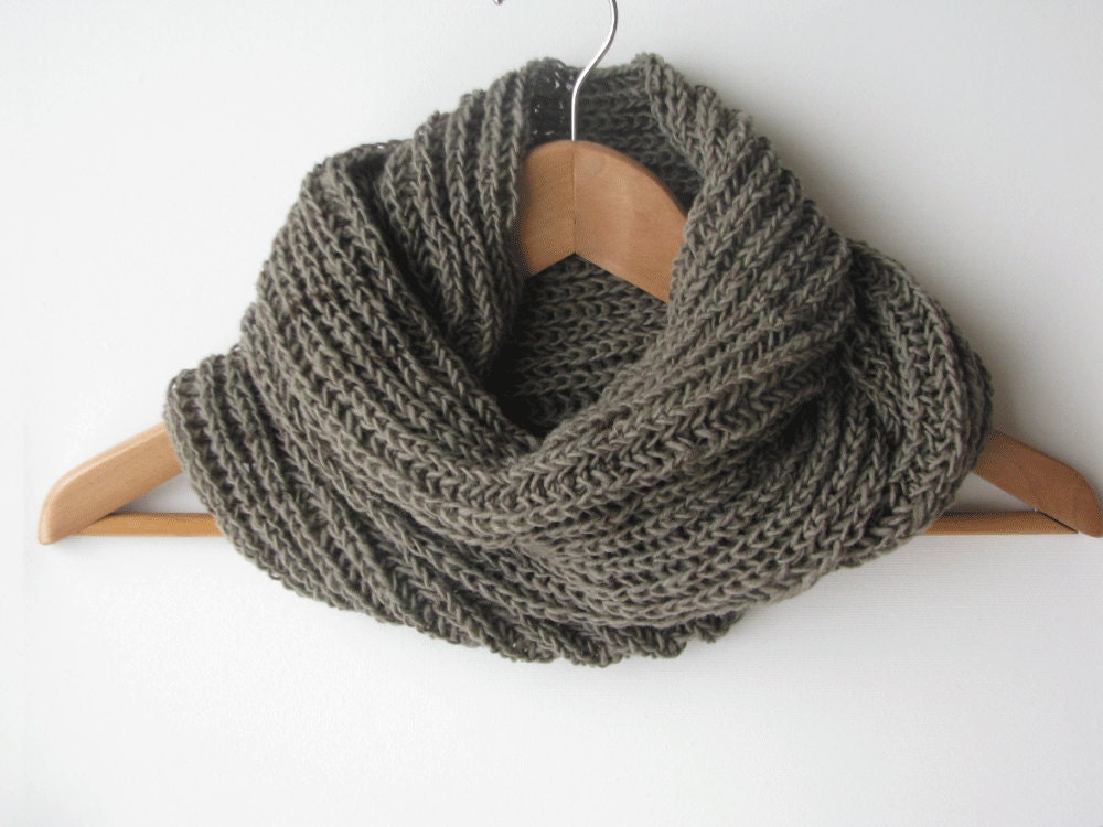 Gray chunky knitted scarf- wool scarf cowl - Fall winter