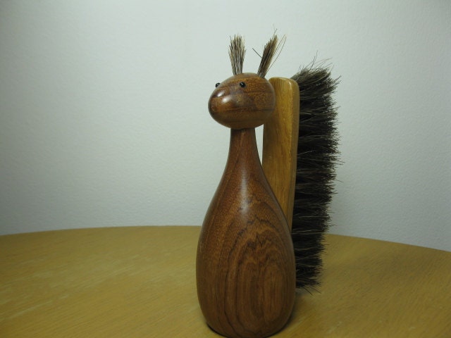 Vintage Teak Squirrel Brush