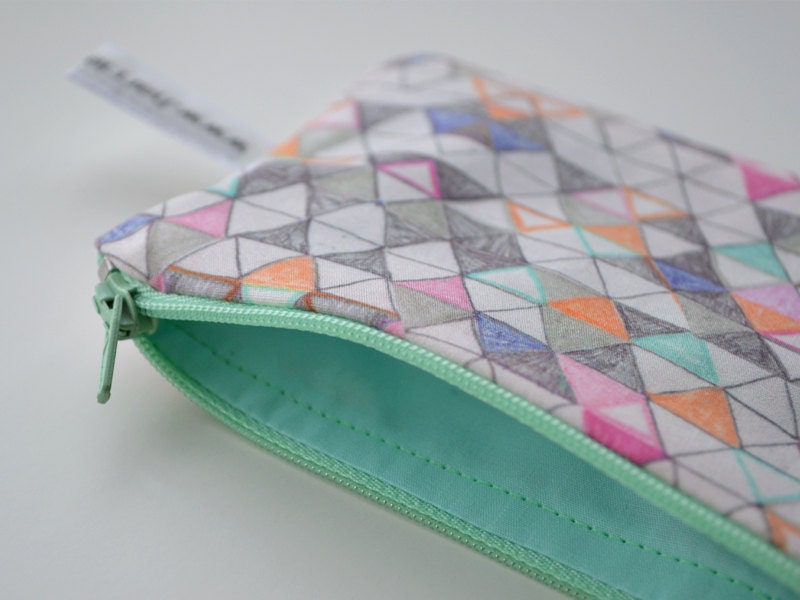 small geometric coin purse -triangle patterned zipper pouch