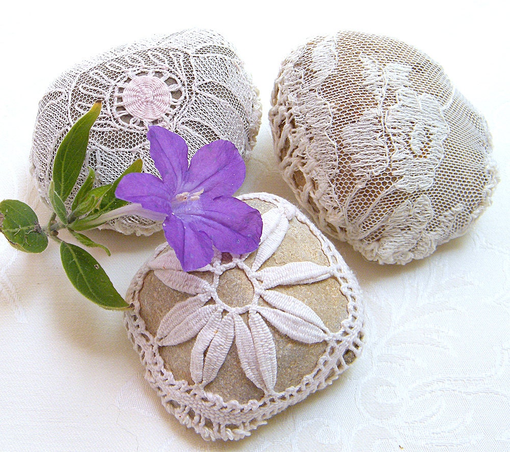 crochet, lace stone - 3 Nature decorated river pebble stones, covered with vintage fabric lace motif, hand made, by Mintook. - MINTOOK