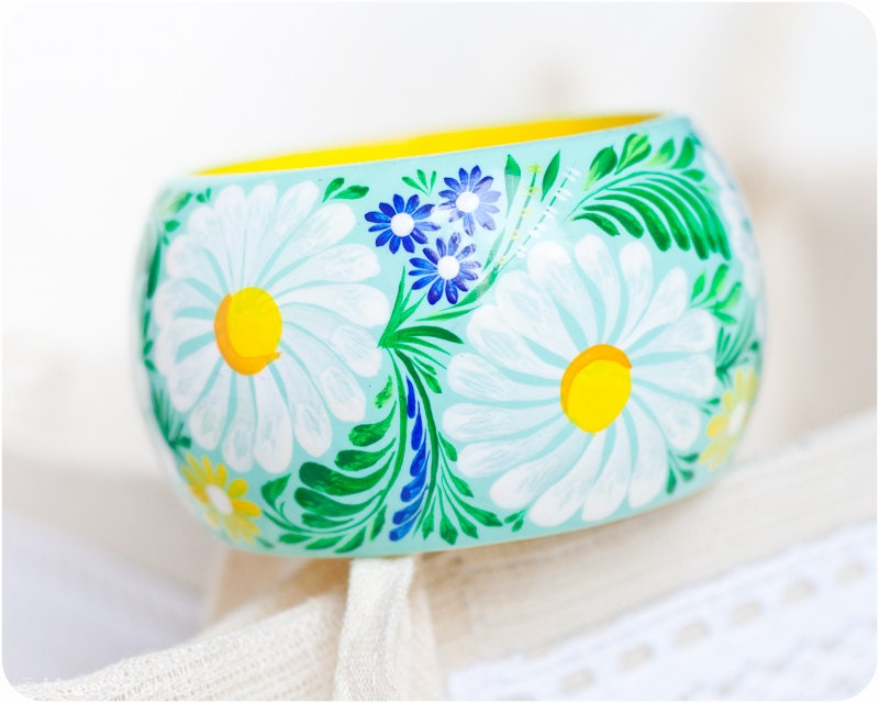 White Chamomile bracelet - various sizes. Hand Painted Jewelry. Flowers Bangle Bracelet. Floral fashion. Bright colors. Wide wood bracelet