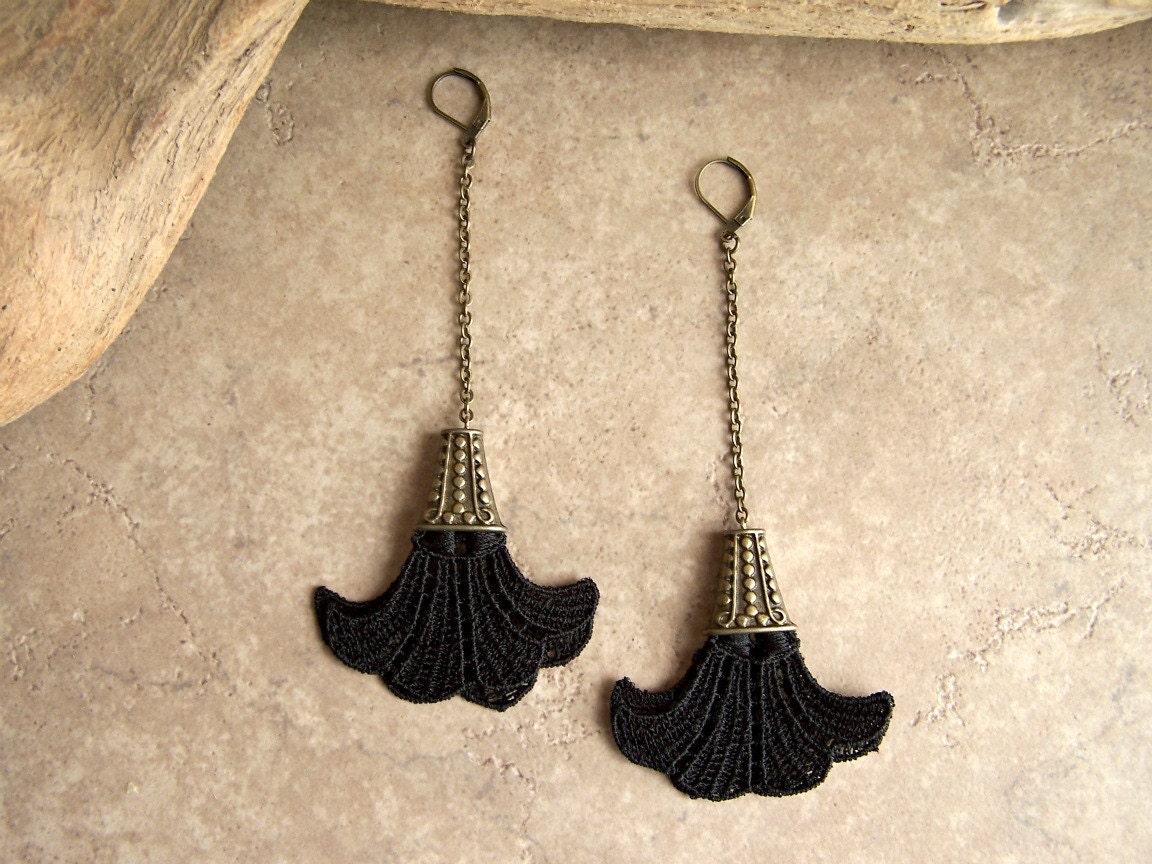 Bell lace earrings black