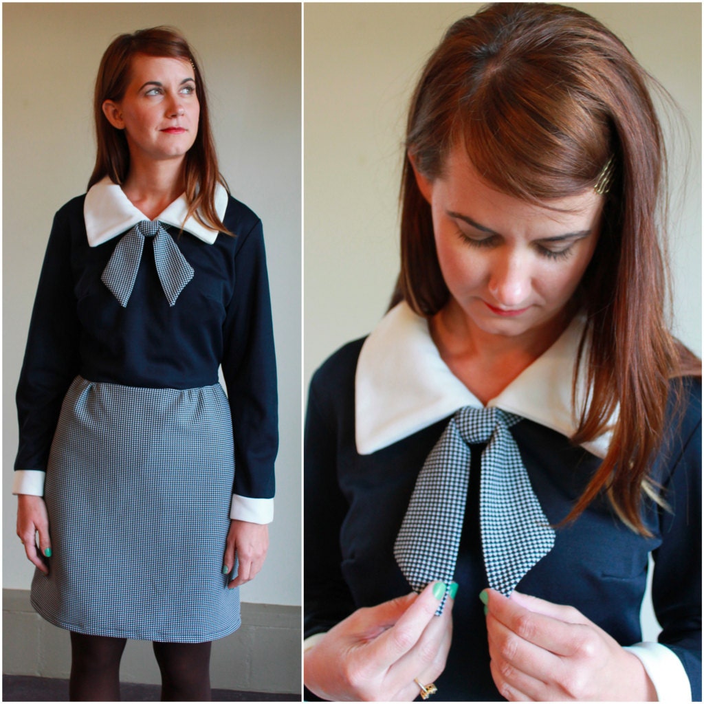 Vintage 70s Secretary Dress   /   Mini 1970s Mod Ascot Dress  /  Medium