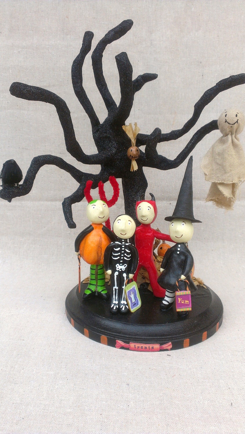 The Trick Or Treaters Halloween Decoration