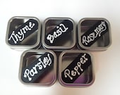 36 DIY Magnetic Spice Tins With Chalkboard Labels