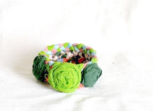 Bracelet Sweet Green, Ghristmas Gift, Bracelet With Rosettes. chunky bracelet, Upcycled. OOAK