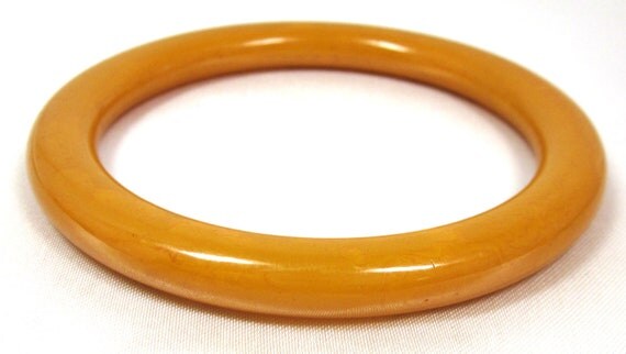 Vintage Chunky Butterscotch and Yellow Marbled BAKELITE Bangle Bracelet
