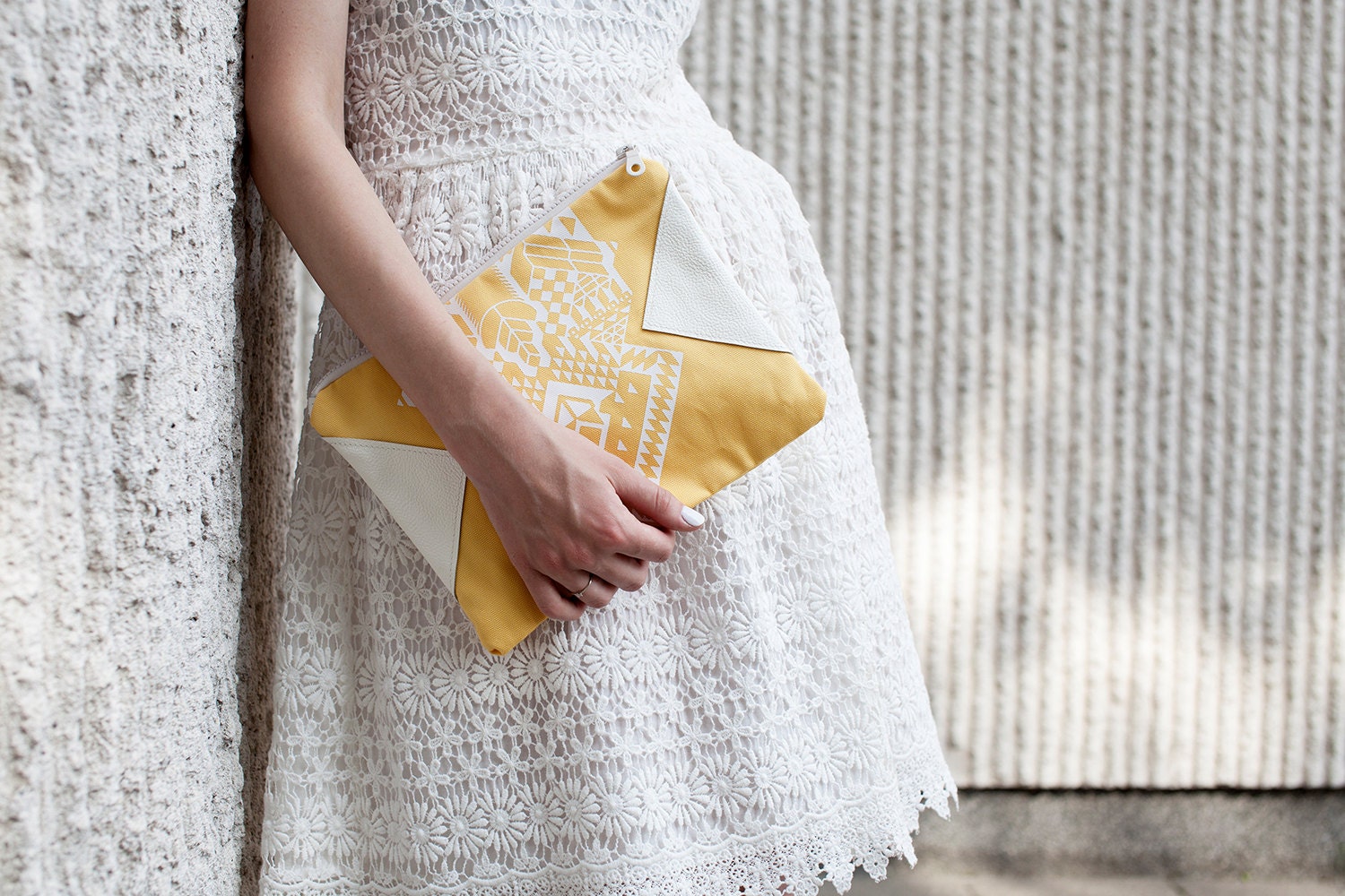 Geometrical Illusion Printed  Leather Pouch  White No. ZP-205