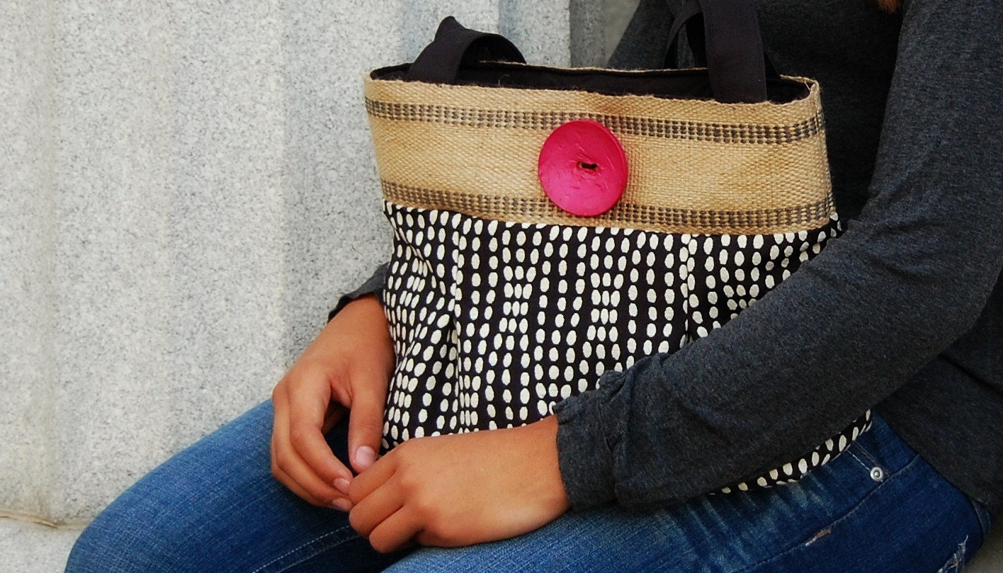 Black and white Purse : Coy