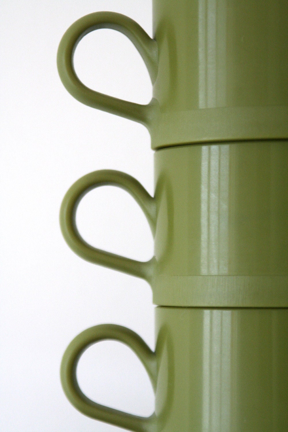 Vintage Stackable Picnic Cups in Avocado Green - Mid Century Retro Kitchenalia