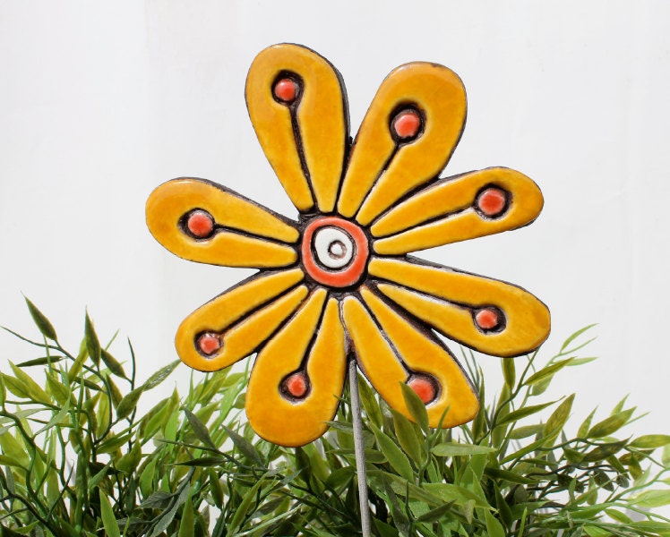 abstract garden decor -  flower sculpture - garden art - lawn ornament  - plant stake - funky gift - daisy yellow