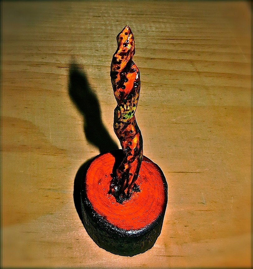 Small Spiral Altar Stand or Desk Icon