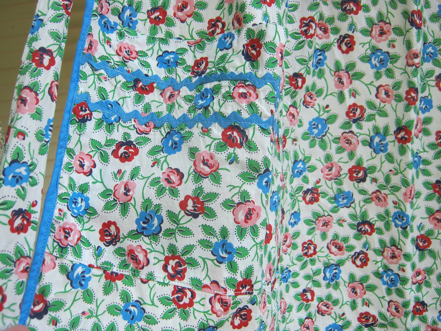 Vintage Kitchen Apron Pink Red Blue Rose Print Roses