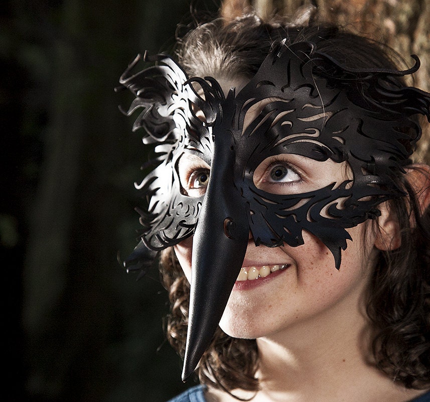 IN STOCK, Black Raven Bird Leather Mask, Filigree, Spirit Messenger, Magic, Costume, Halloween, Samhain
