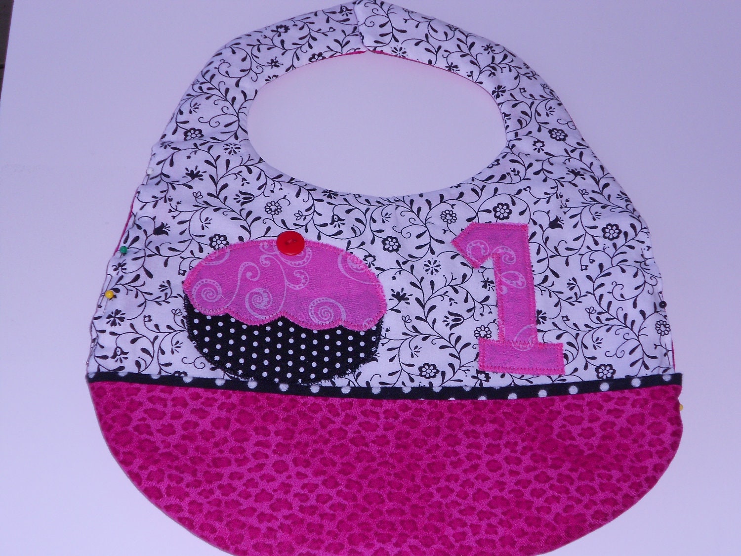 baby girl gift, baby birthday, baby Appliqued bibs, girl bibs, Cupcake Bib, Babys1st Birthday Bib,shower gift, cupcake, boys first birthday