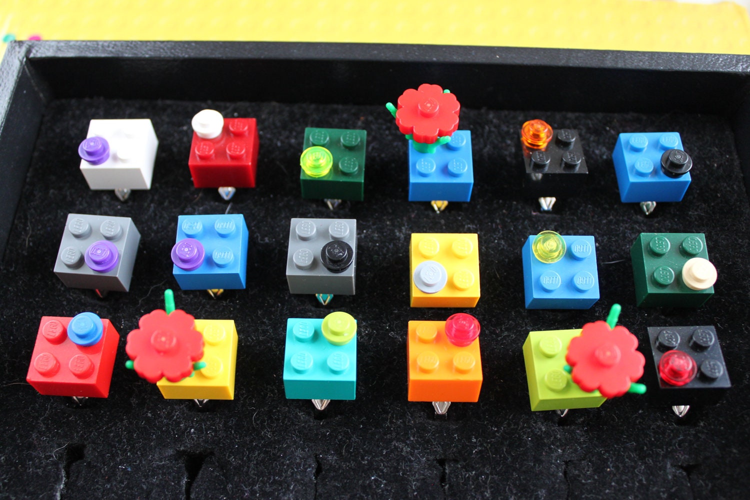 One Lego ring. Lots of colors to choose from. Perfect birthday party favors or wedding favors. Choose your color.