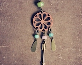 leone. a graceful dreamcatcher necklace.