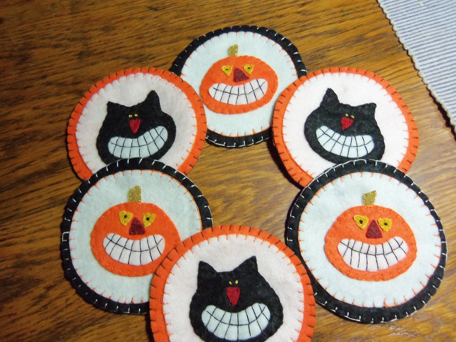 Primitive Penny rug coaster set Fall Halloween Cats and Jacks set of 6 FITOG team