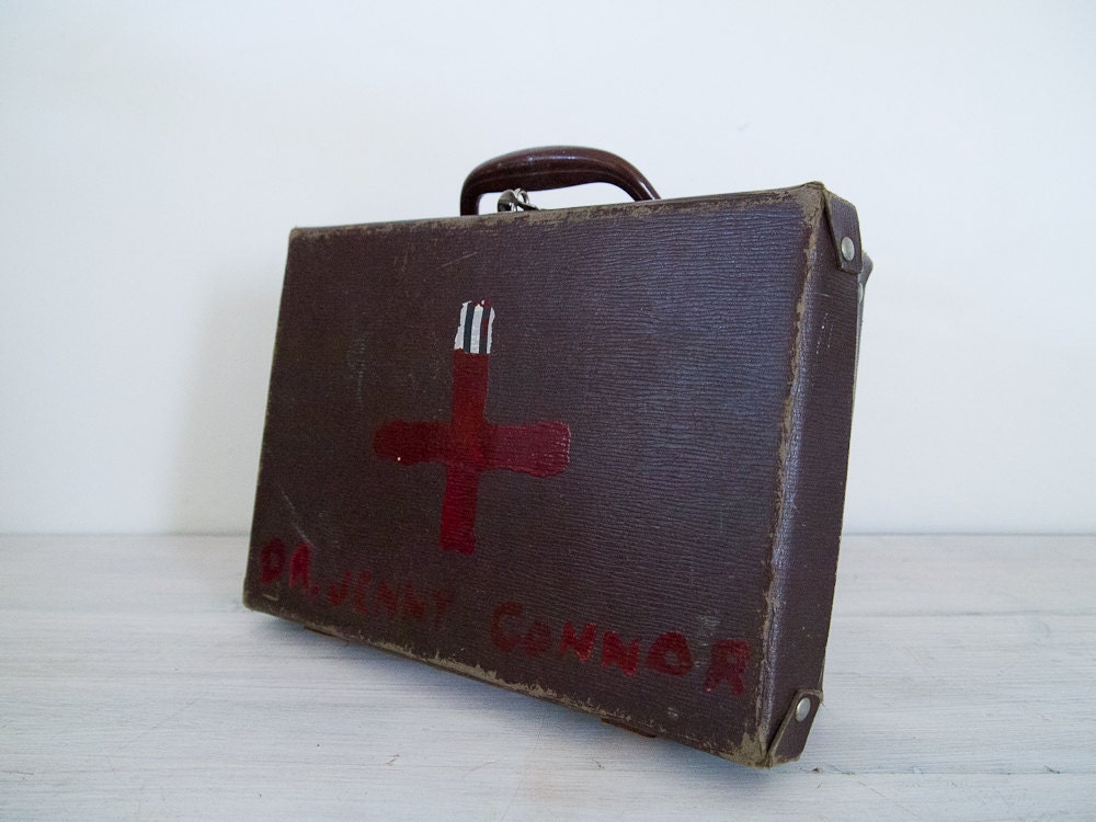 vintage lunchbox/doctors small suitcase