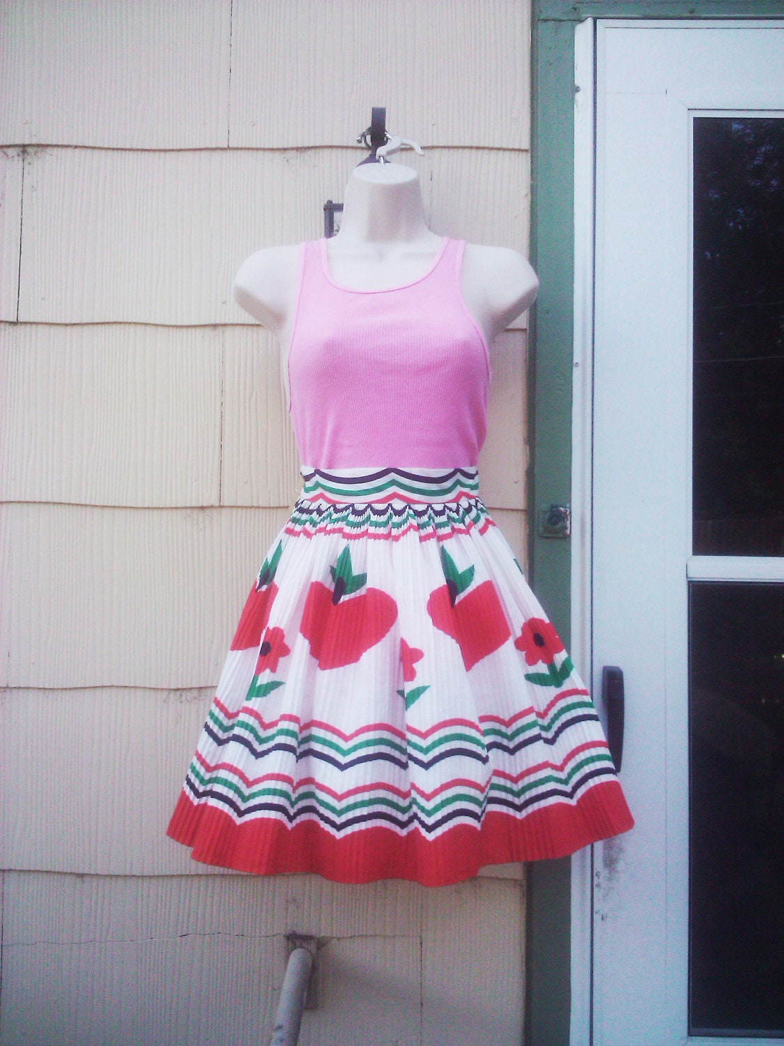 Vintage 1940s Apron/ Red Apples/ Poppies/ Housewife